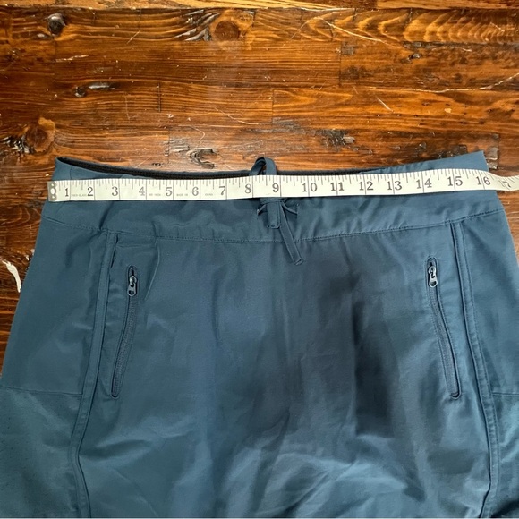 Magellan Water Repelling Skorts side and back Pockets size M. Lightweight - Picture 5 of 8